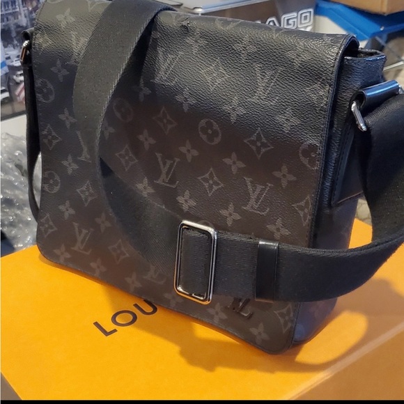 Louis Vuitton Eclipse District PM Messenger